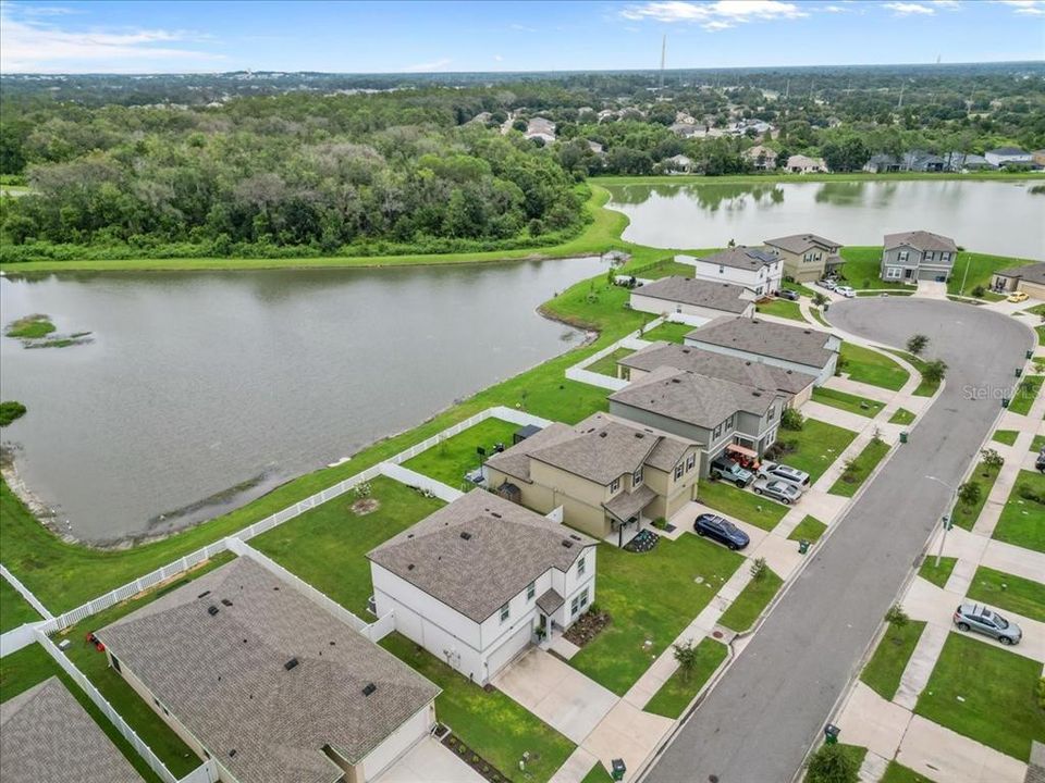 На продажу: $389,999 (4 спален, 2 ванн, 2401 Квадратных фут)