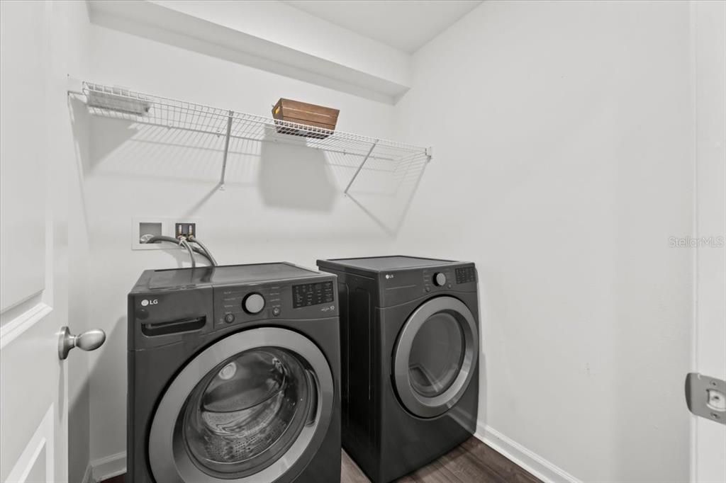 На продажу: $389,999 (4 спален, 2 ванн, 2401 Квадратных фут)