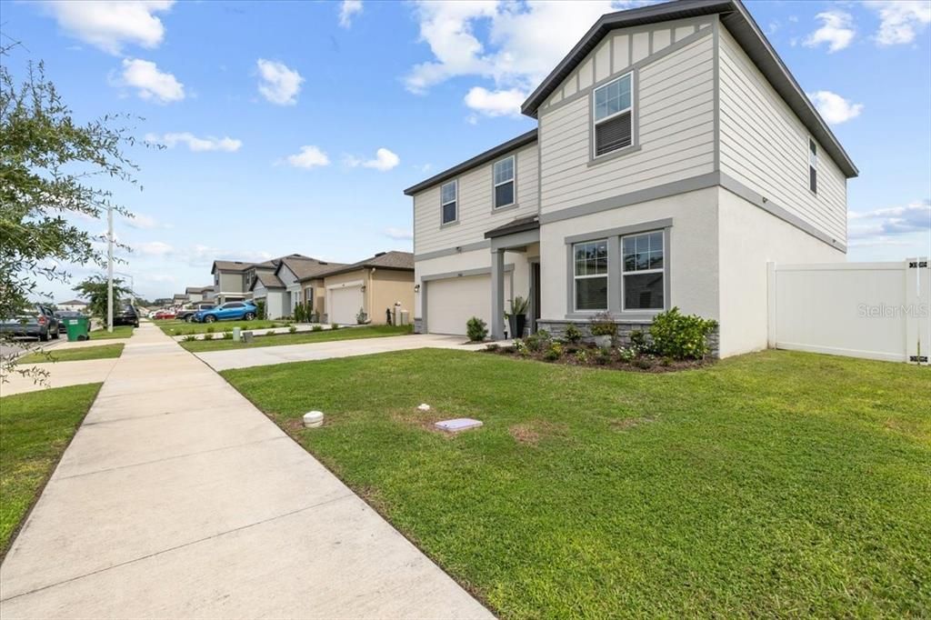 На продажу: $389,999 (4 спален, 2 ванн, 2401 Квадратных фут)