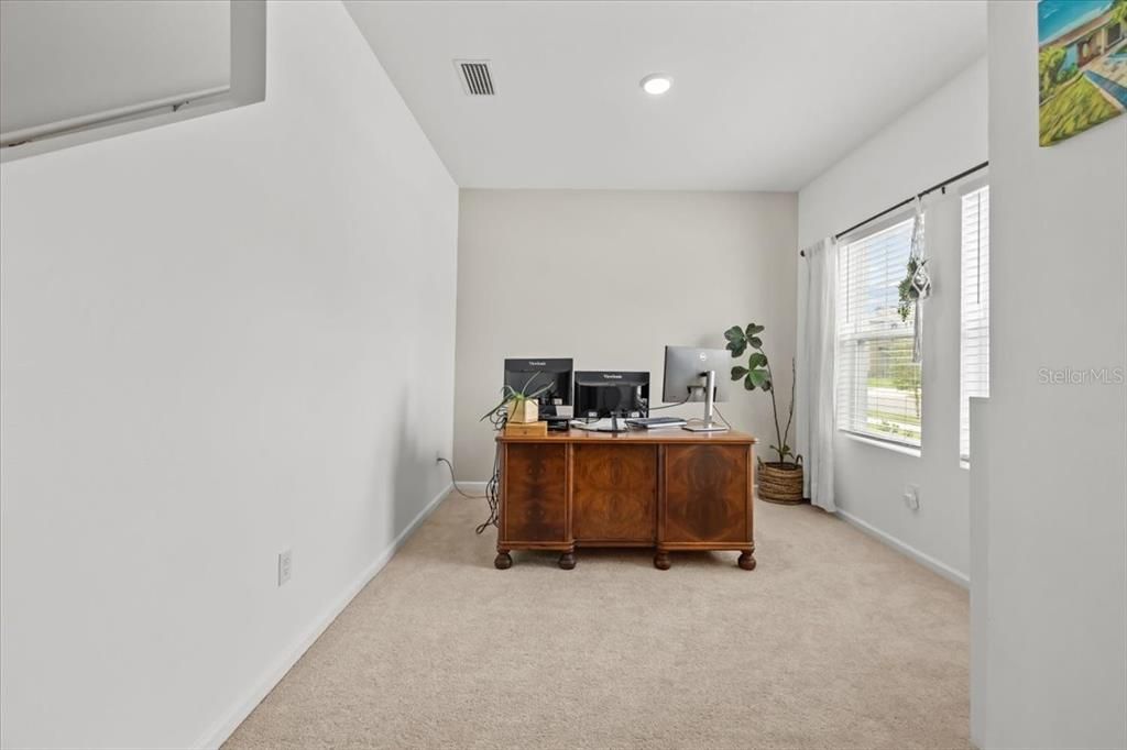 На продажу: $389,999 (4 спален, 2 ванн, 2401 Квадратных фут)