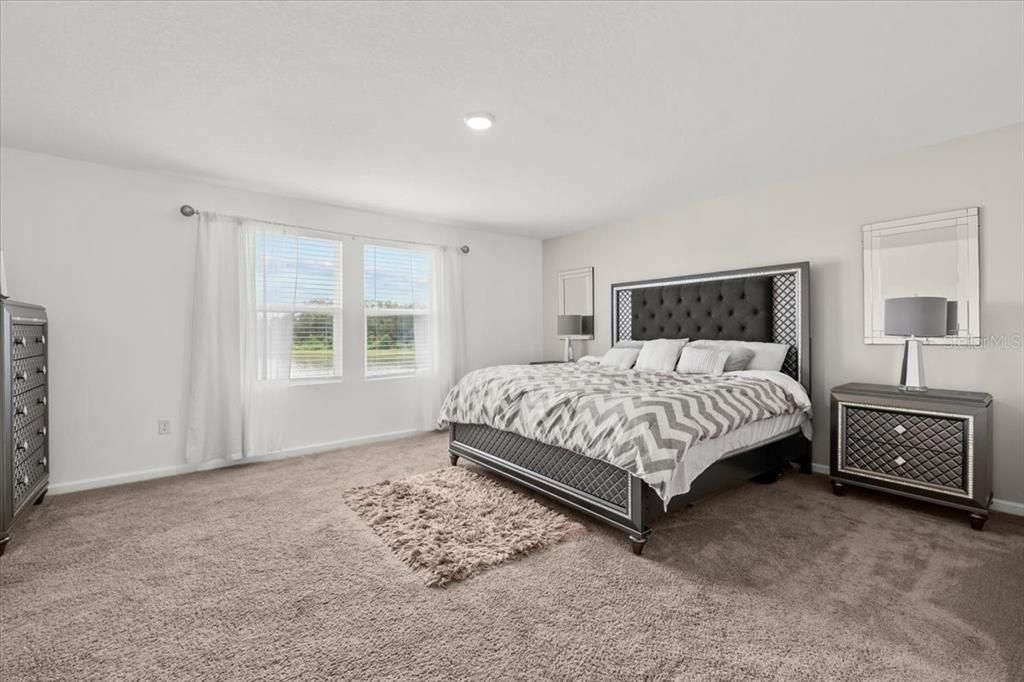 На продажу: $389,999 (4 спален, 2 ванн, 2401 Квадратных фут)