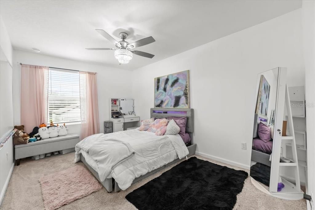 На продажу: $389,999 (4 спален, 2 ванн, 2401 Квадратных фут)