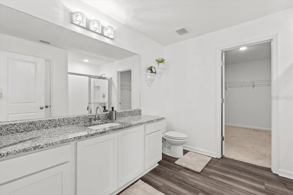 На продажу: $389,999 (4 спален, 2 ванн, 2401 Квадратных фут)