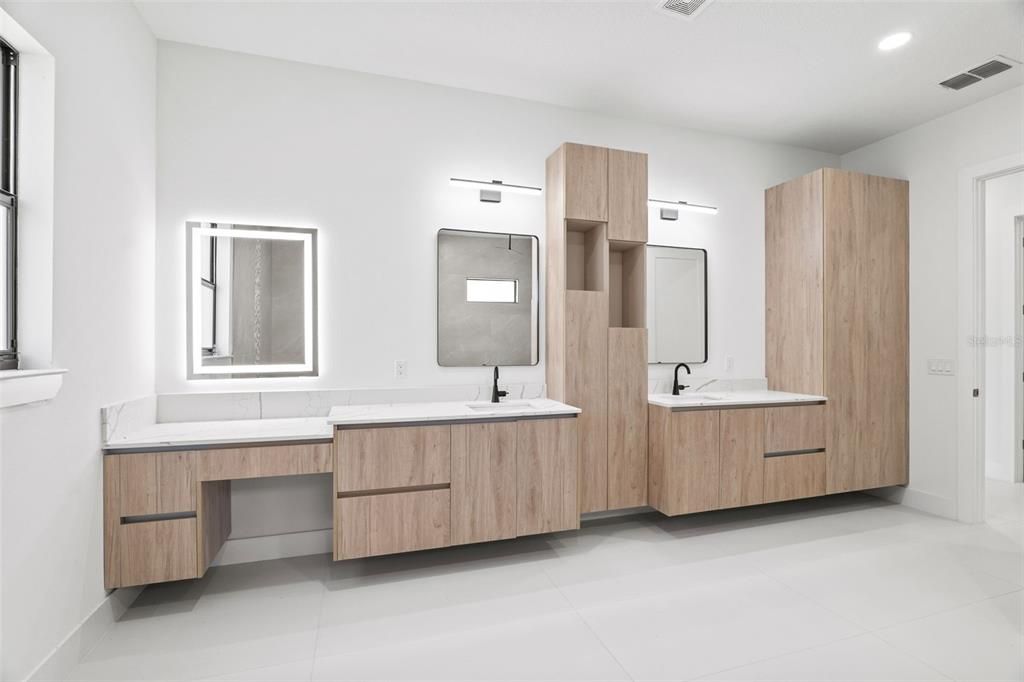 待售: $1,000,000 (4 贝兹, 4 浴室, 3427 平方英尺)