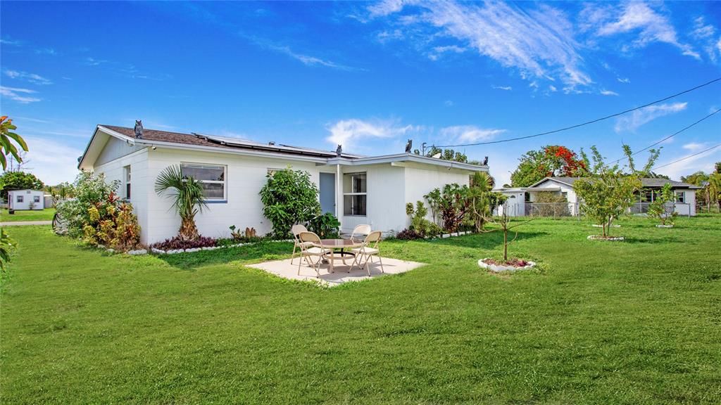 待售: $240,000 (2 贝兹, 1 浴室, 832 平方英尺)