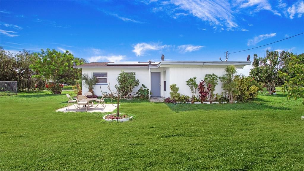 待售: $240,000 (2 贝兹, 1 浴室, 832 平方英尺)