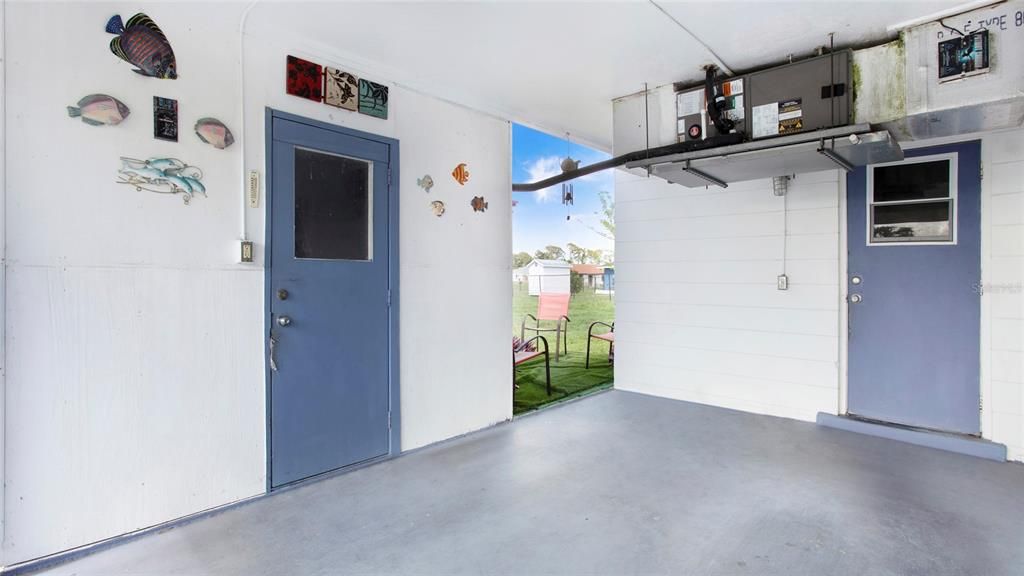 待售: $240,000 (2 贝兹, 1 浴室, 832 平方英尺)