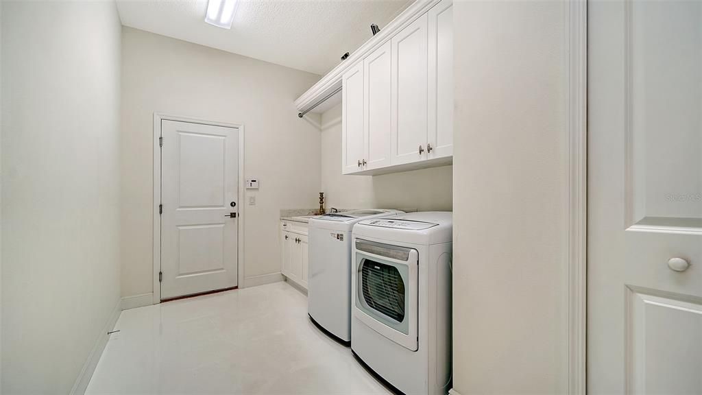 В аренду: $7,900 (3 спален, 3 ванн, 2511 Квадратных фут)