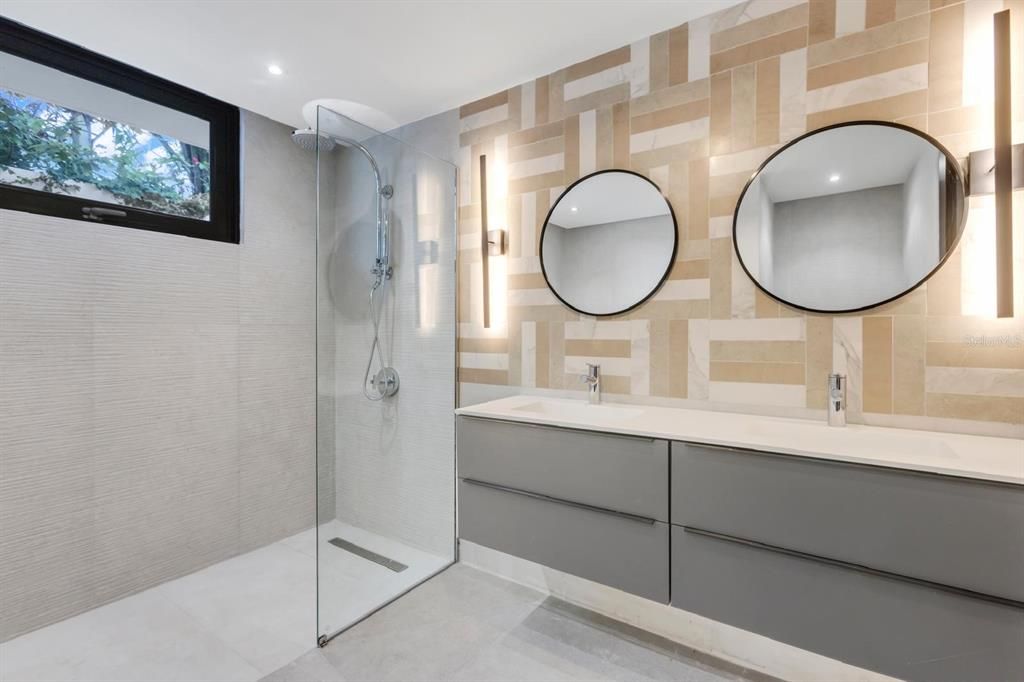 На продажу: $1,750,000 (5 спален, 3 ванн, 3502 Квадратных фут)