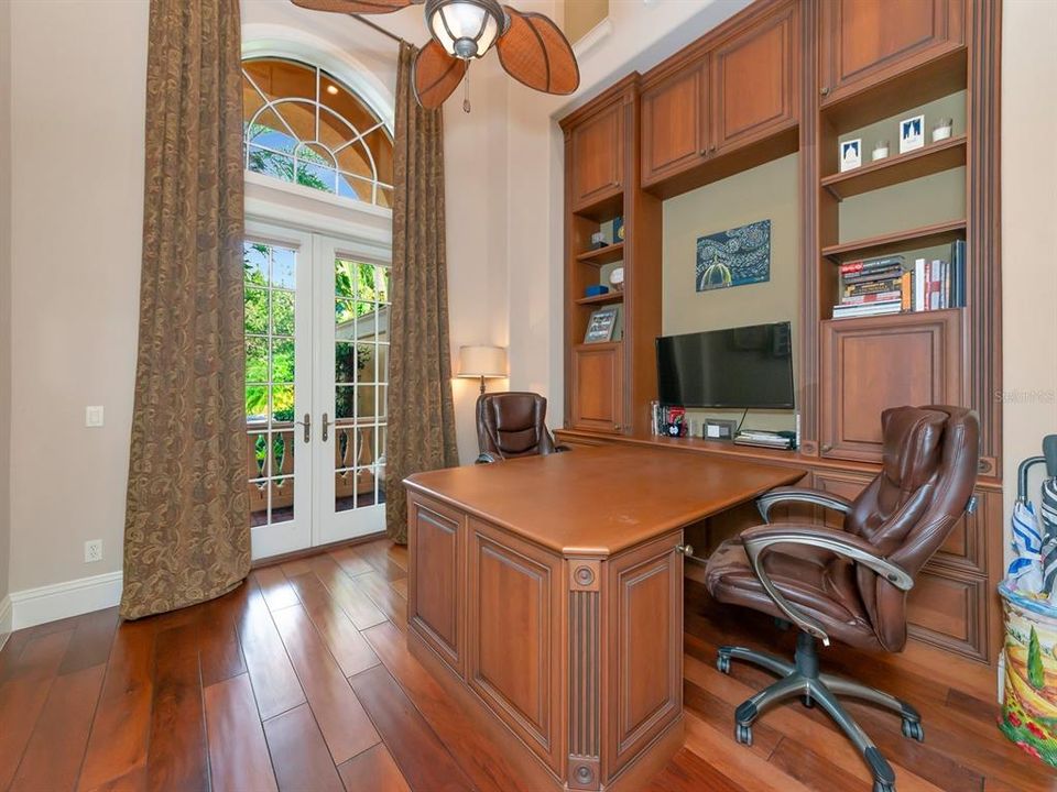 待售: $3,250,000 (4 贝兹, 5 浴室, 4990 平方英尺)