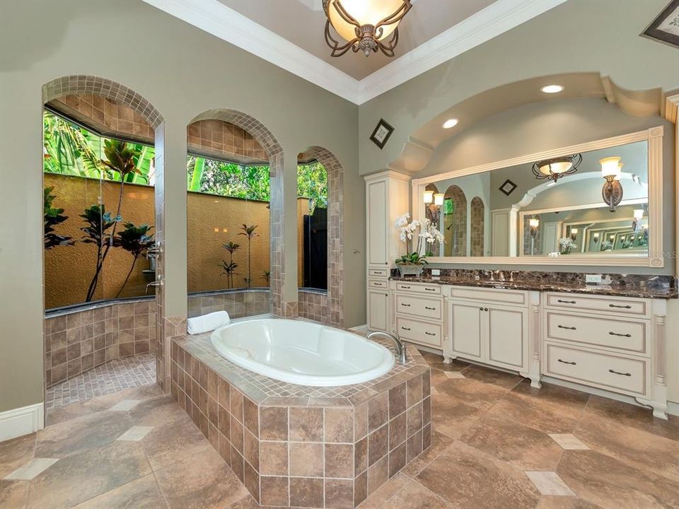 待售: $3,250,000 (4 贝兹, 5 浴室, 4990 平方英尺)