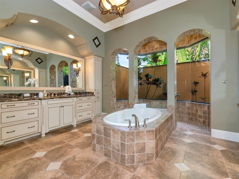 待售: $3,250,000 (4 贝兹, 5 浴室, 4990 平方英尺)