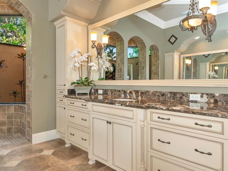 待售: $3,250,000 (4 贝兹, 5 浴室, 4990 平方英尺)