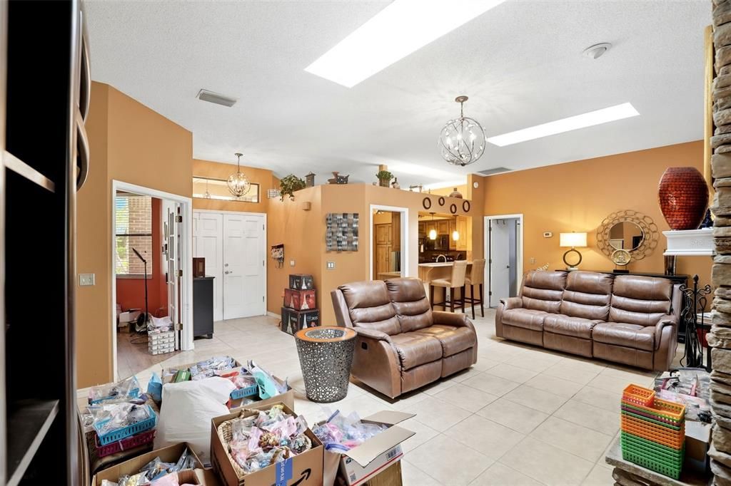 For Sale: $350,000 (3 beds, 2 baths, 1764 Square Feet)