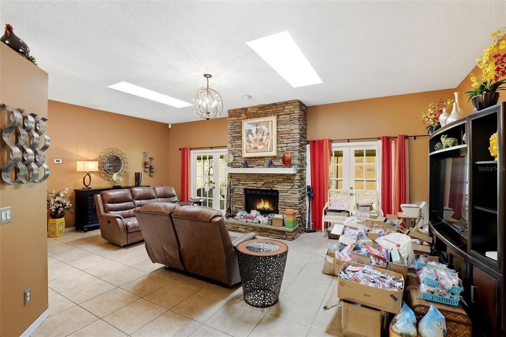 For Sale: $350,000 (3 beds, 2 baths, 1764 Square Feet)