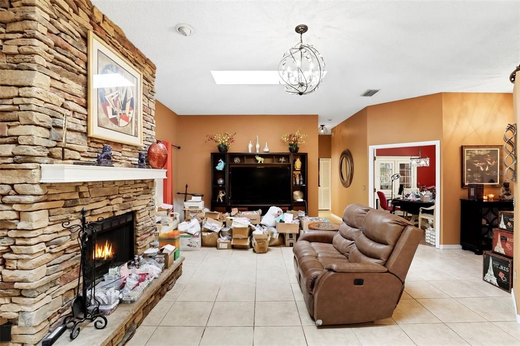 For Sale: $350,000 (3 beds, 2 baths, 1764 Square Feet)