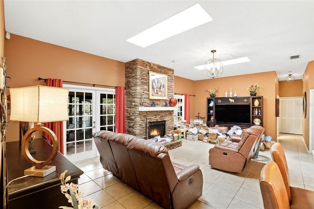 For Sale: $350,000 (3 beds, 2 baths, 1764 Square Feet)