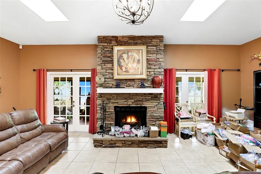 For Sale: $350,000 (3 beds, 2 baths, 1764 Square Feet)