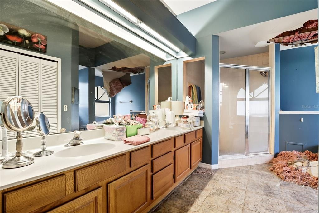 For Sale: $350,000 (3 beds, 2 baths, 1764 Square Feet)