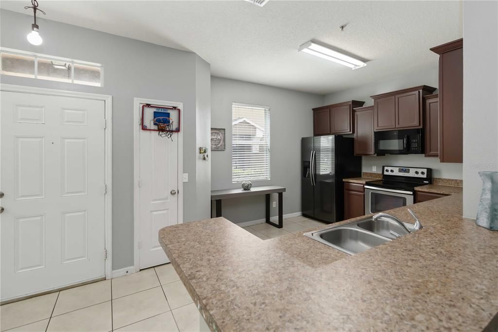 For Sale: $235,000 (3 beds, 2 baths, 1588 Square Feet)