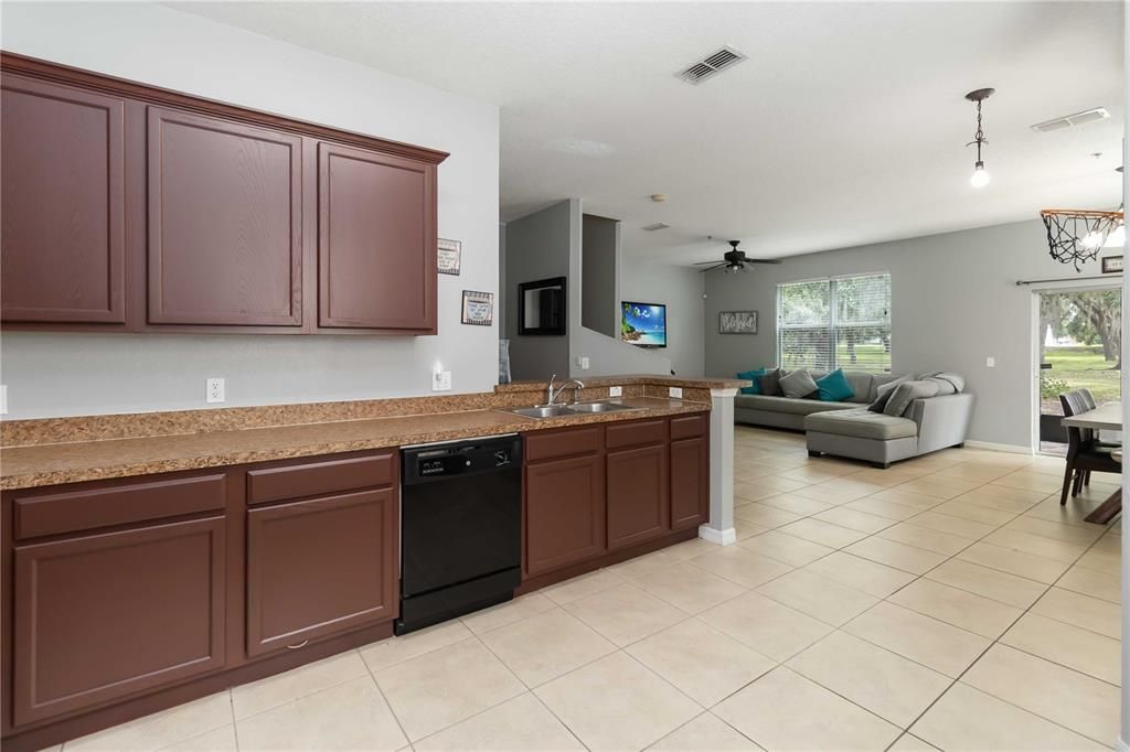 For Sale: $235,000 (3 beds, 2 baths, 1588 Square Feet)