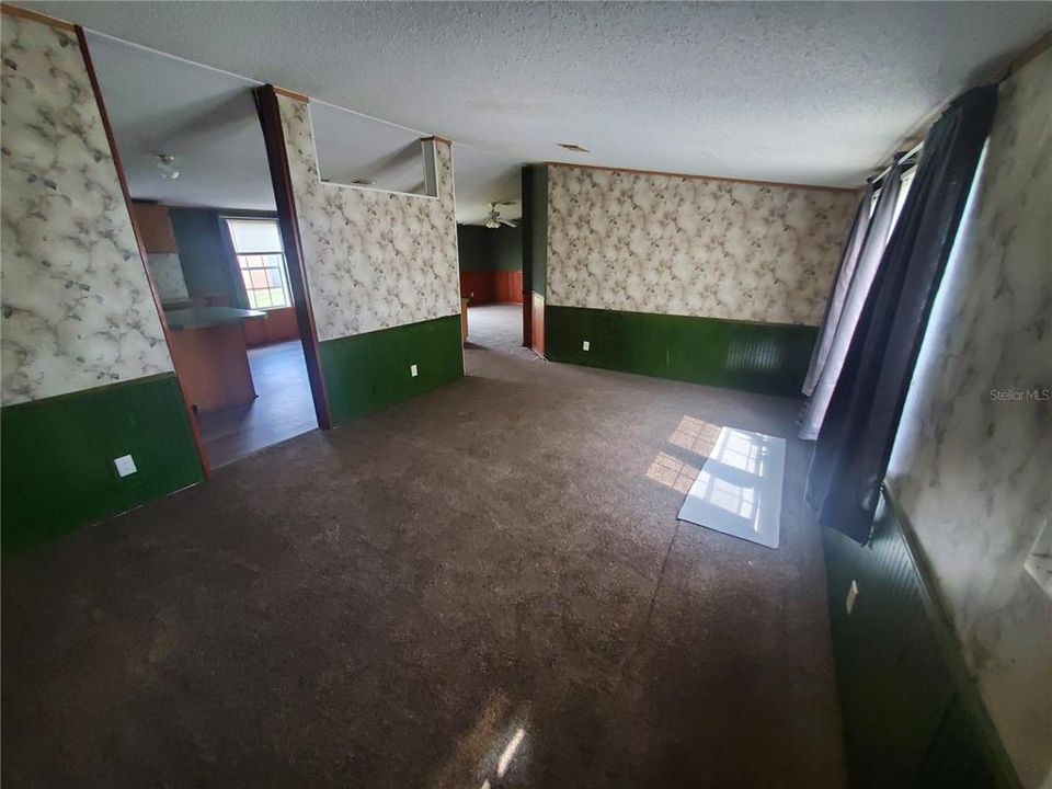 For Rent: $1,450 (3 beds, 2 baths, 1620 Square Feet)