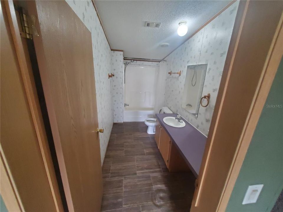 For Rent: $1,450 (3 beds, 2 baths, 1620 Square Feet)