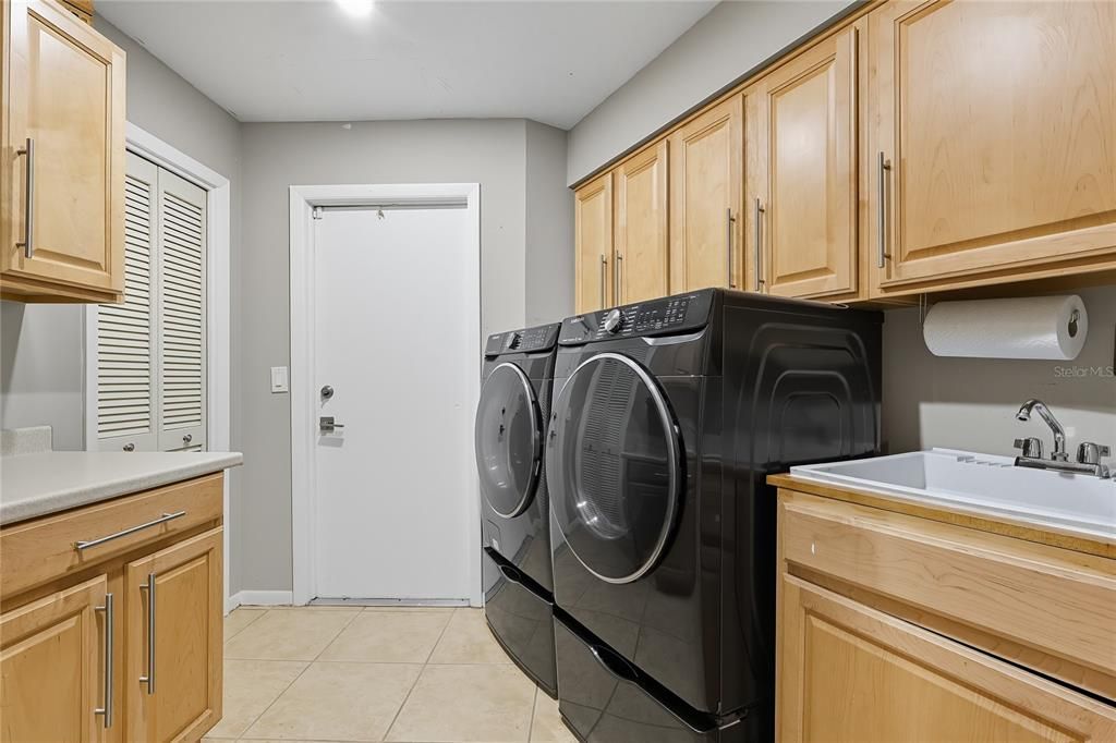 Active With Contract: $709,000 (4 beds, 3 baths, 2662 Square Feet)