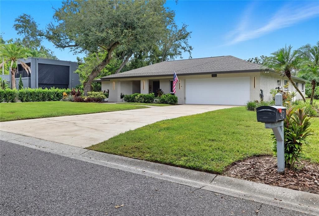 Active With Contract: $709,000 (4 beds, 3 baths, 2662 Square Feet)