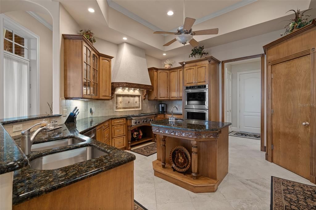 For Sale: $1,950,000 (4 beds, 5 baths, 5287 Square Feet)