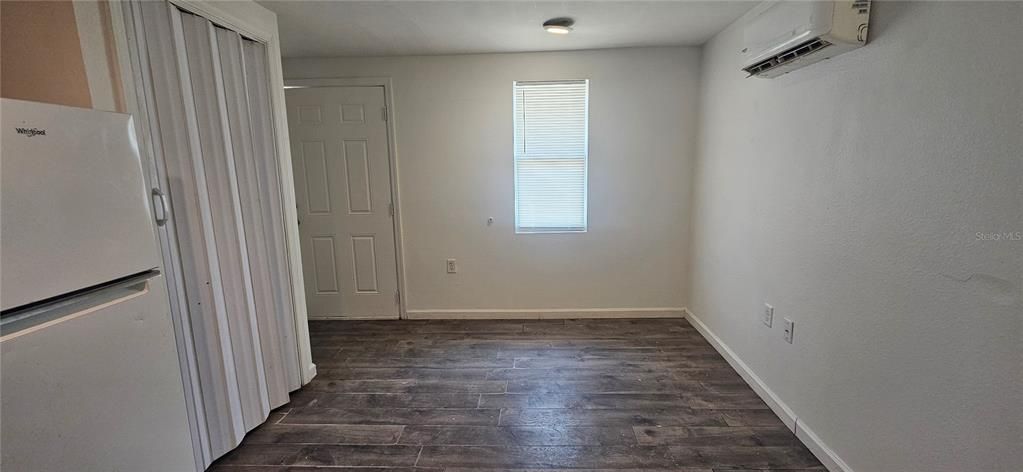 出租: $699 (0 贝兹, 1 浴室, 250 平方英尺)