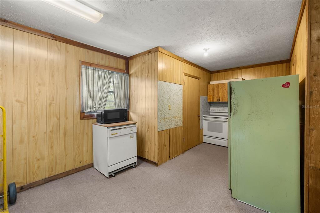 Active With Contract: $649,900 (4 beds, 2 baths, 2672 Square Feet)