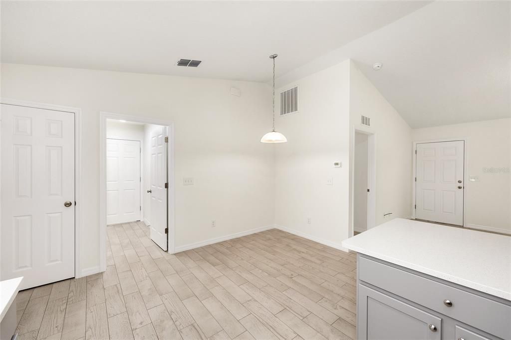 Active With Contract: $235,000 (3 beds, 2 baths, 1091 Square Feet)