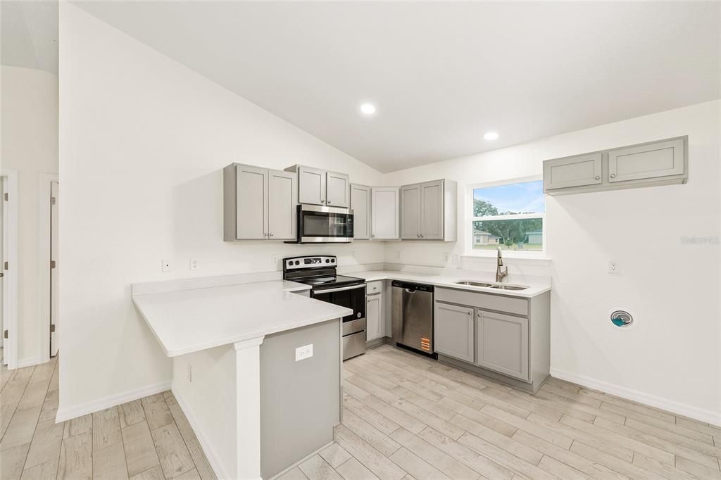 Active With Contract: $235,000 (3 beds, 2 baths, 1091 Square Feet)