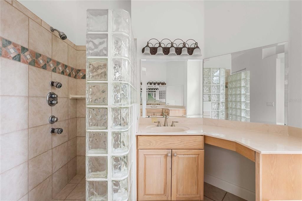 En Venta: $2,250,000 (4 camas, 3 baños, 3763 Pies cuadrados)