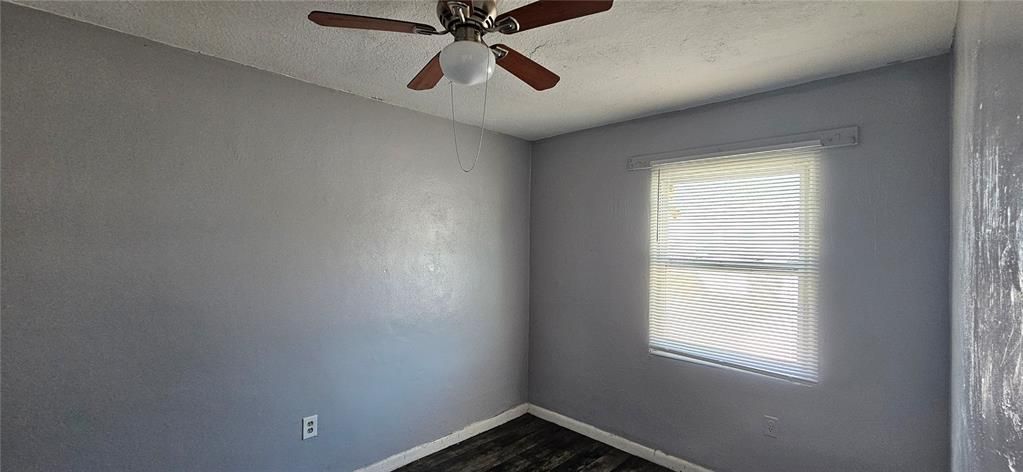 For Rent: $1,000 (2 beds, 1 baths, 650 Square Feet)