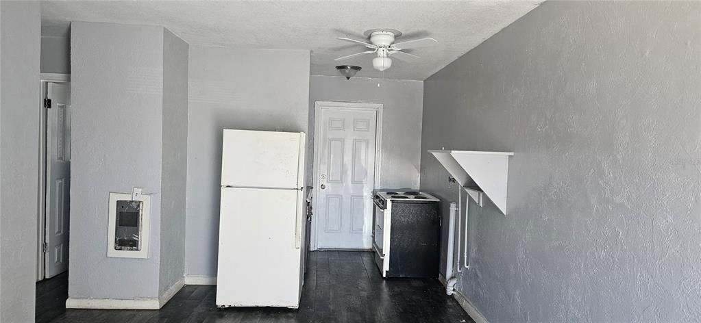 For Rent: $1,000 (2 beds, 1 baths, 650 Square Feet)