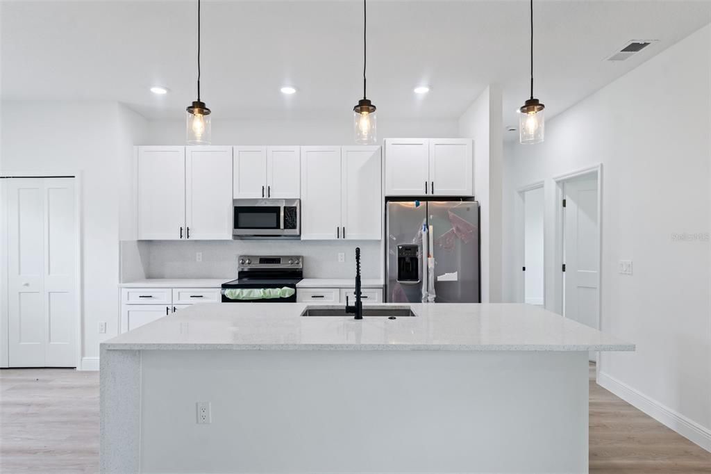 For Sale: $299,000 (4 beds, 2 baths, 1751 Square Feet)