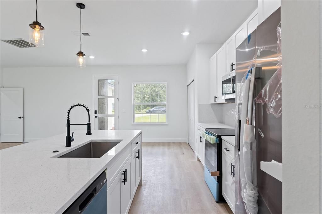 For Sale: $299,000 (4 beds, 2 baths, 1751 Square Feet)