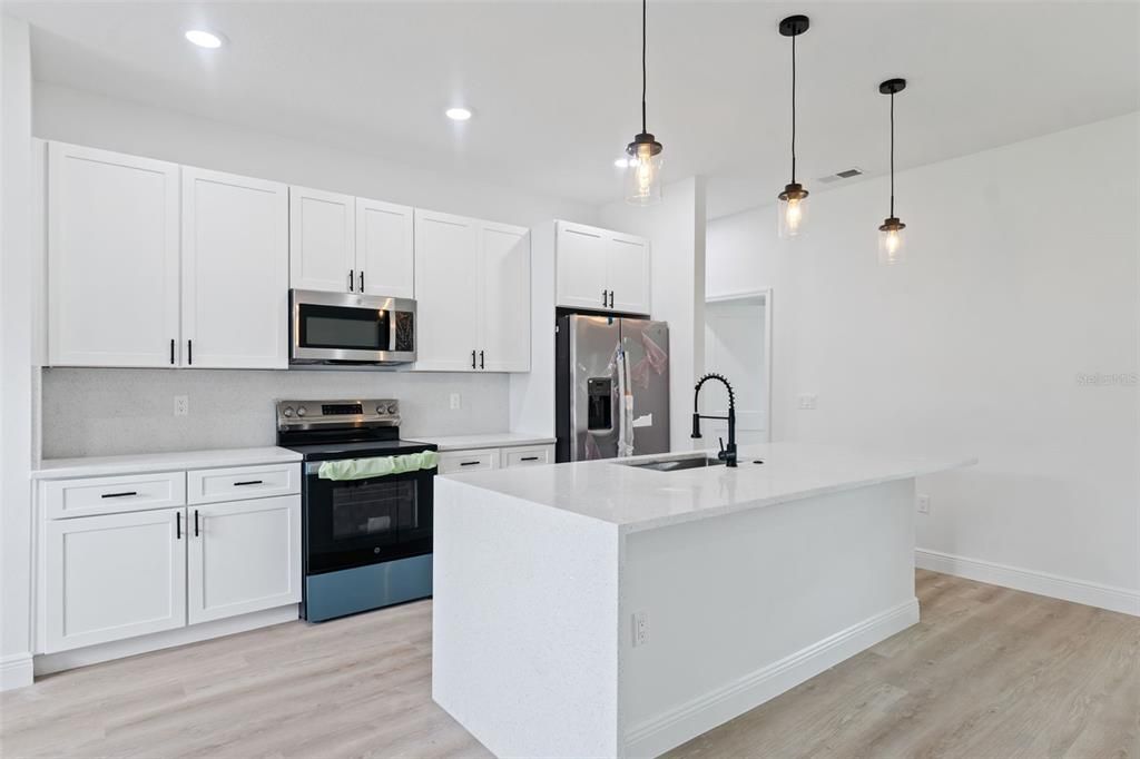 For Sale: $299,000 (4 beds, 2 baths, 1751 Square Feet)