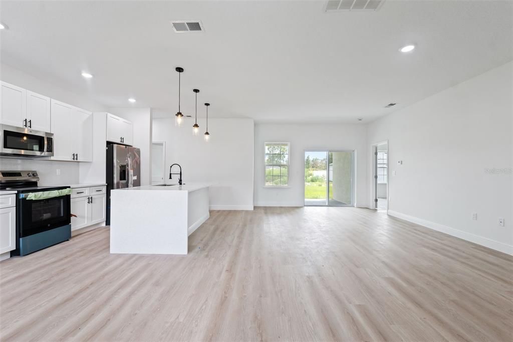 For Sale: $299,000 (4 beds, 2 baths, 1751 Square Feet)