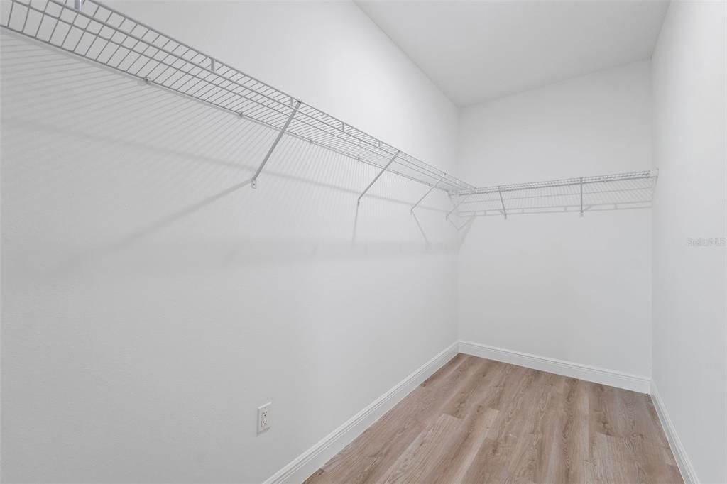 For Sale: $299,000 (4 beds, 2 baths, 1751 Square Feet)