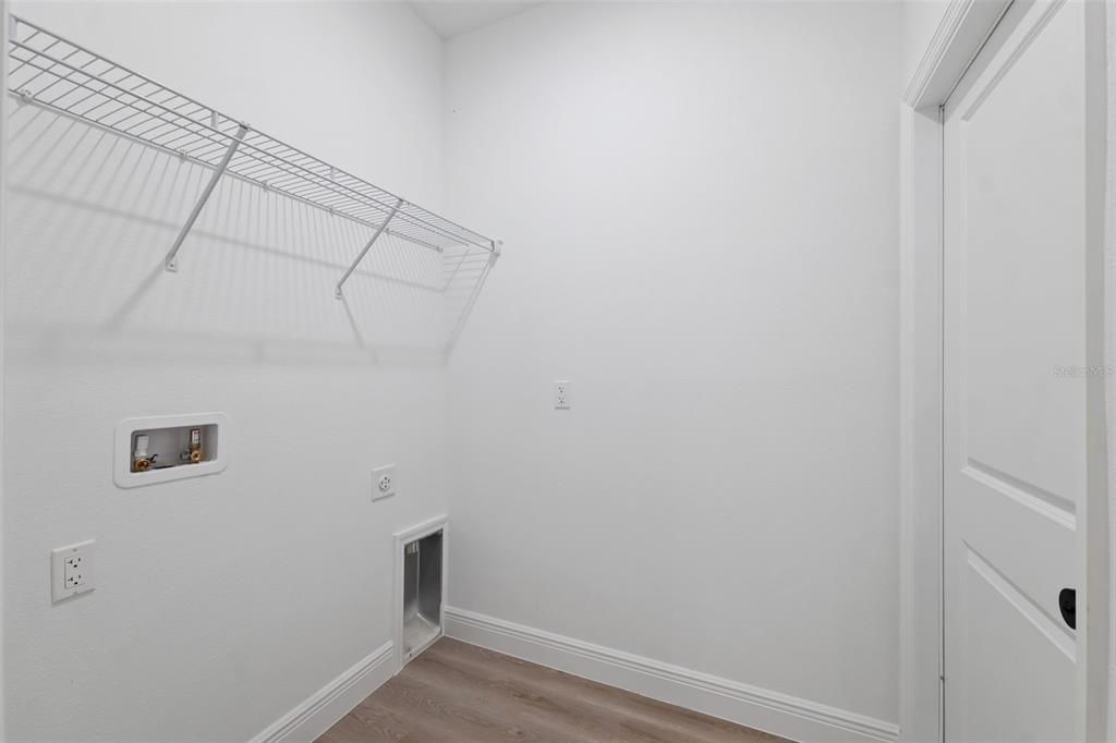 For Sale: $299,000 (4 beds, 2 baths, 1751 Square Feet)