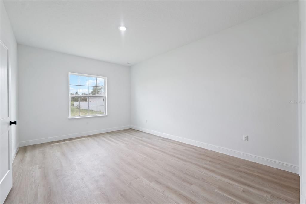 For Sale: $299,000 (4 beds, 2 baths, 1751 Square Feet)