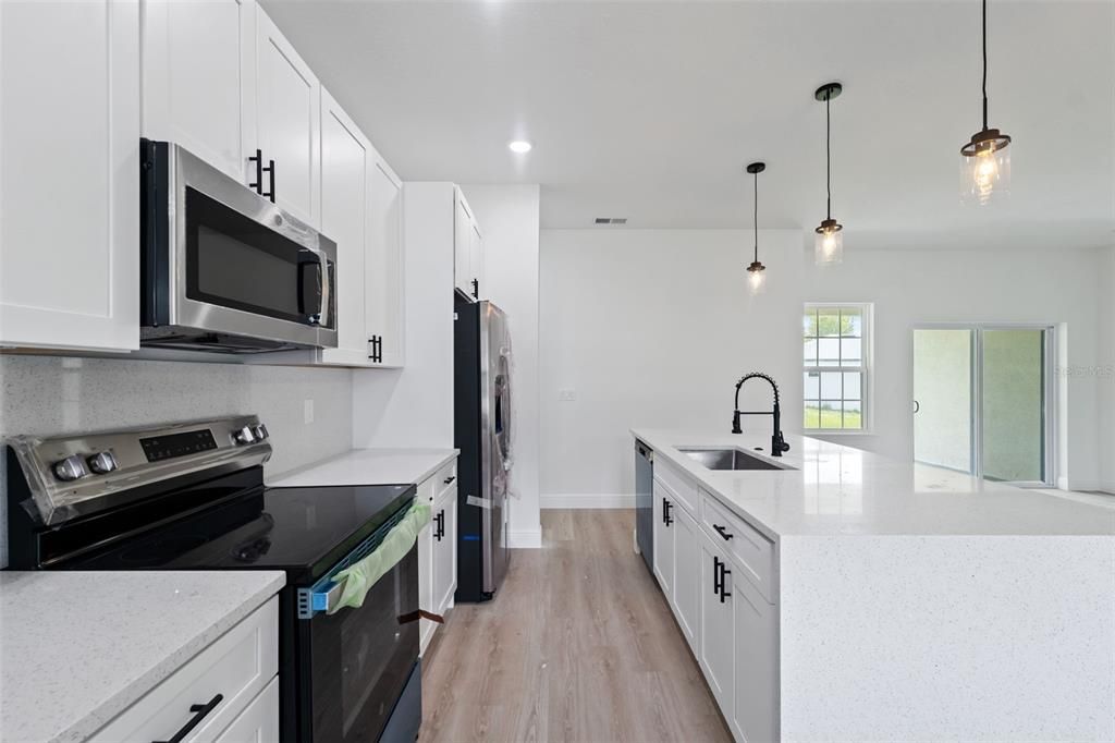 For Sale: $299,000 (4 beds, 2 baths, 1751 Square Feet)