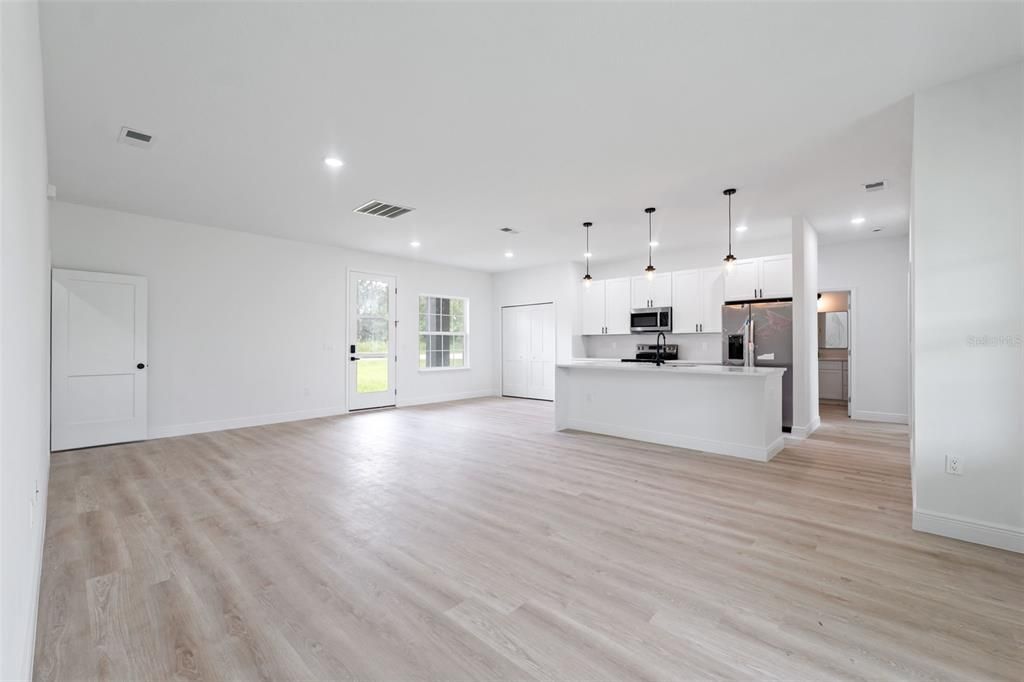 For Sale: $299,000 (4 beds, 2 baths, 1751 Square Feet)