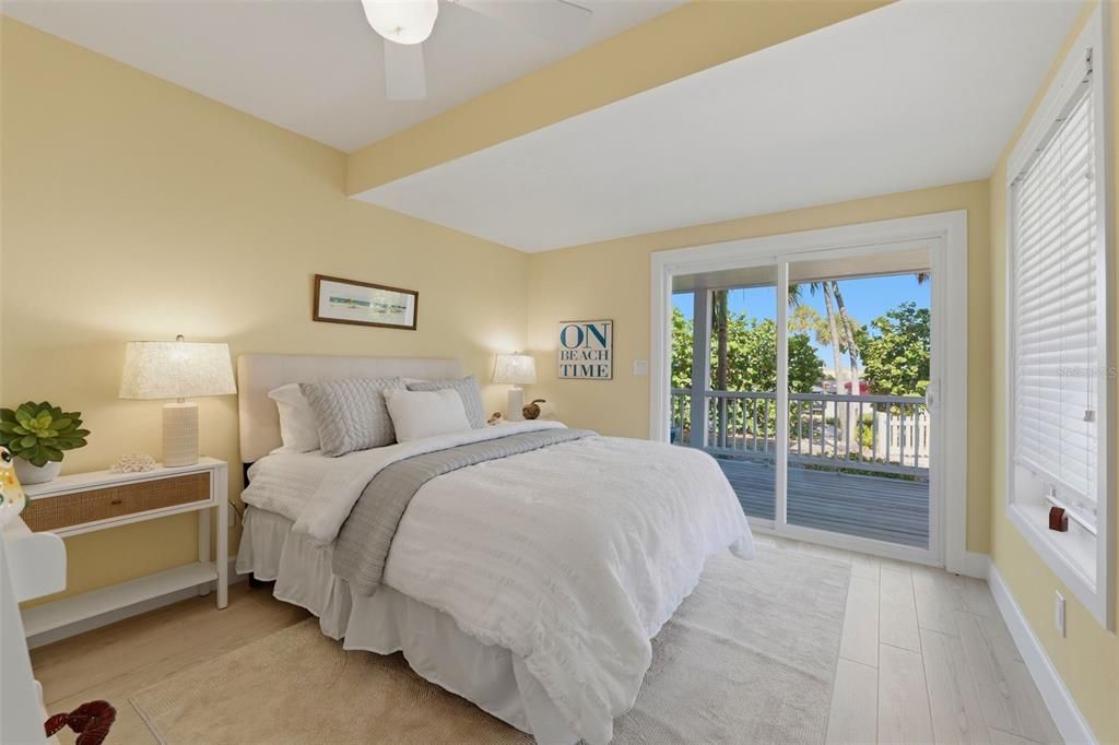 En Venta: $6,999,000 (5 camas, 5 baños, 4724 Pies cuadrados)