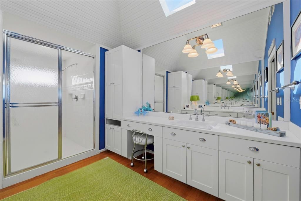 En Venta: $6,999,000 (5 camas, 5 baños, 4724 Pies cuadrados)