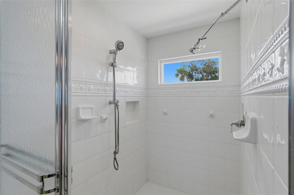 En Venta: $6,999,000 (5 camas, 5 baños, 4724 Pies cuadrados)