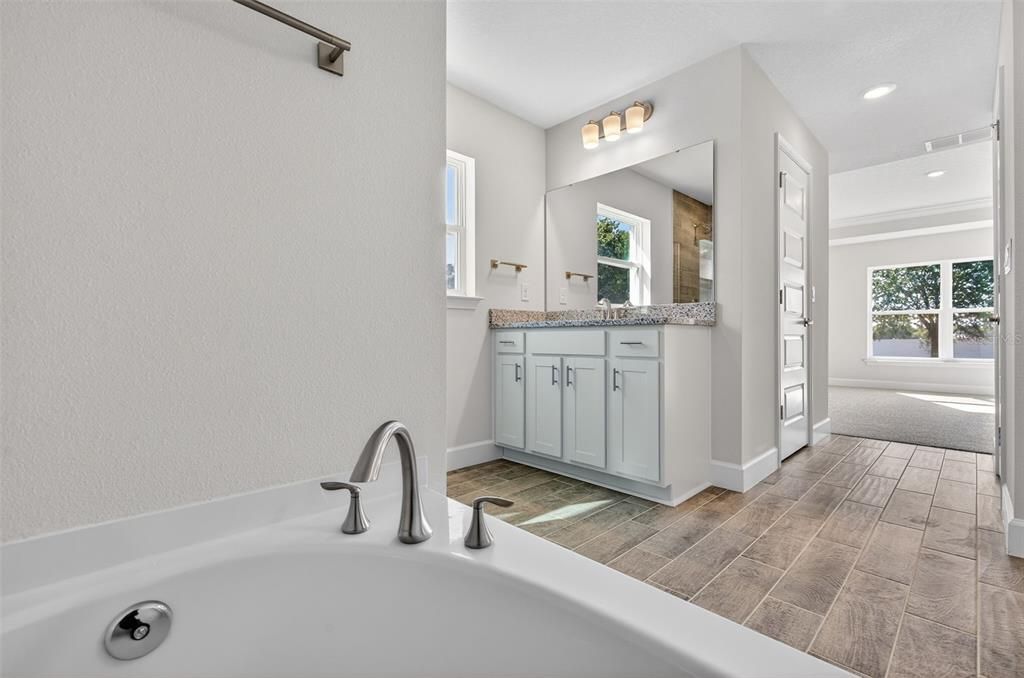 На продажу: $552,450 (4 спален, 2 ванн, 2330 Квадратных фут)